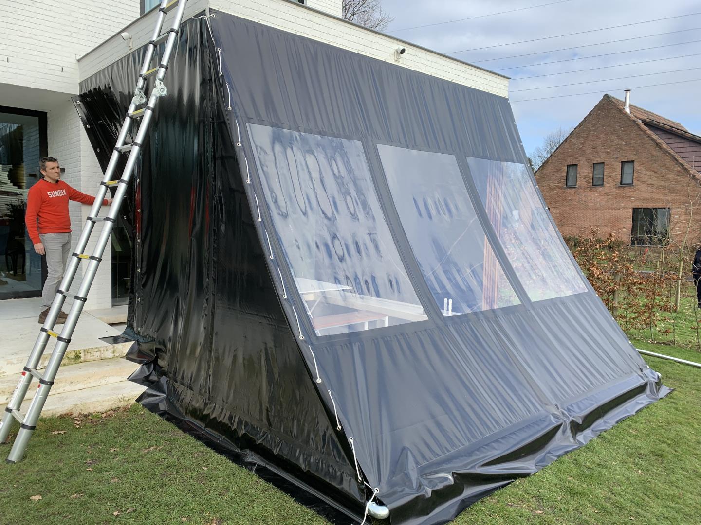 Voorzeil en zijzeil op maat voor terras, realisatie 7 door Dekzeilen Rubbens