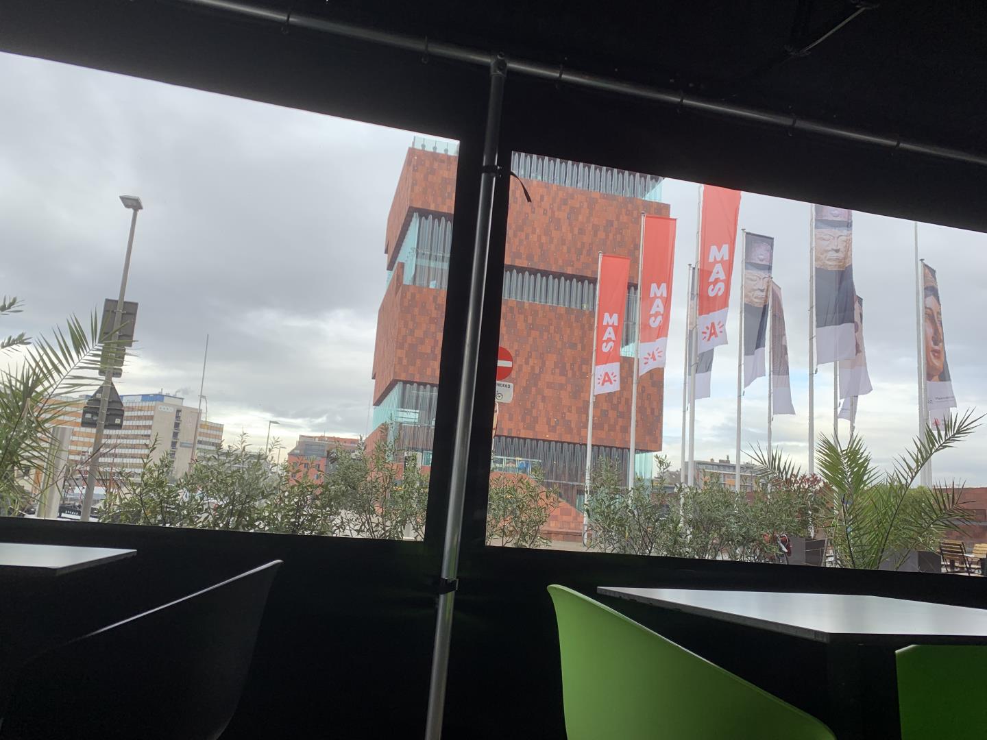 Voorzeil en zijzeil op maat voor terras, realisatie 2 door Dekzeilen Rubbens