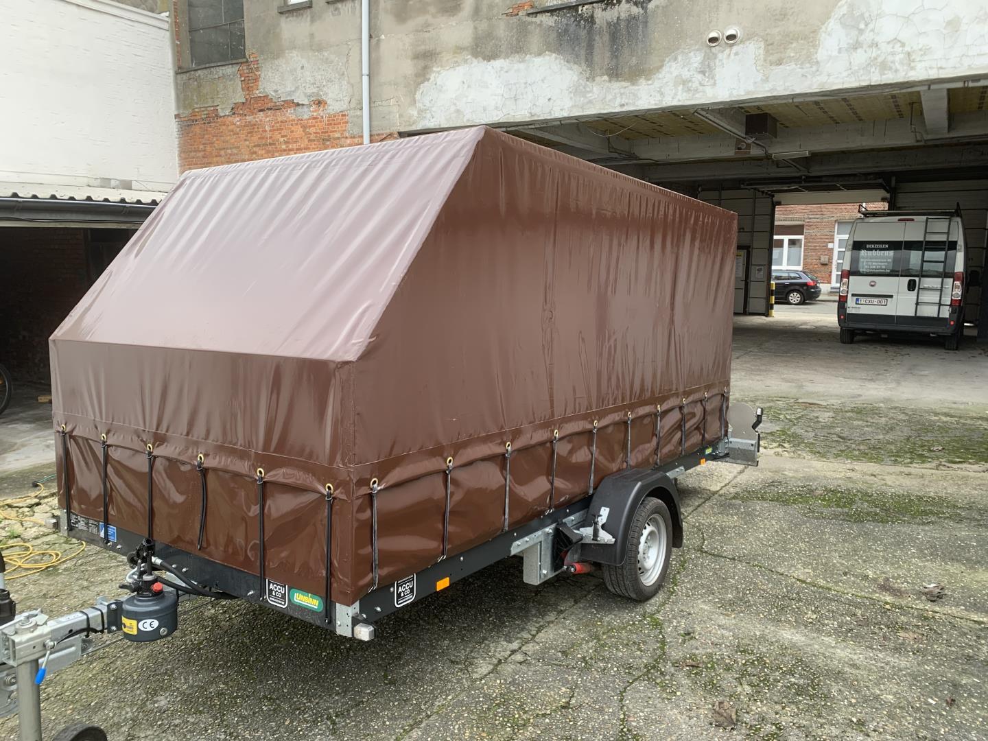Remorquezeil op maat voor aanhangwagen, realisatie 3 door Dekzeilen Rubbens