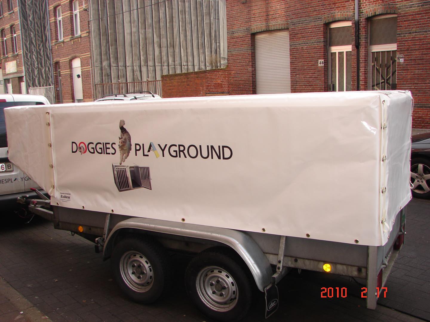 Aanhangwagen met een remorquezeil op maat